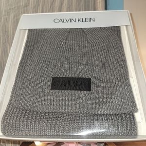 NIB Winter hat and scarf set